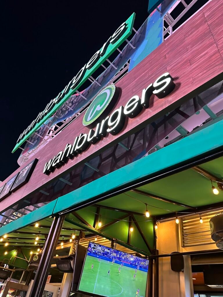Wahlburgers