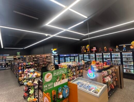 UR Convenience Store SNAX SMOKE