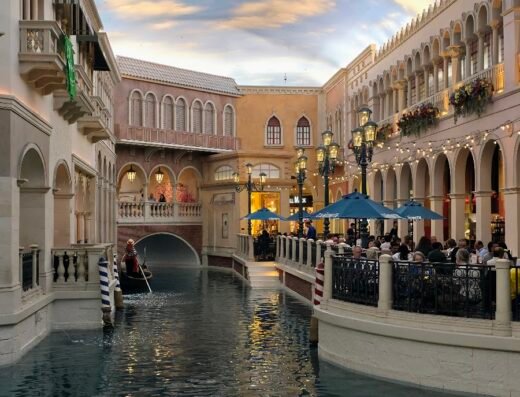 Venetian Self Park garage